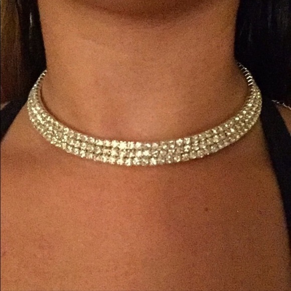 Vintage Jewelry - Vintage So Cute Elegant Silver Rhinestone Choker Necklace.